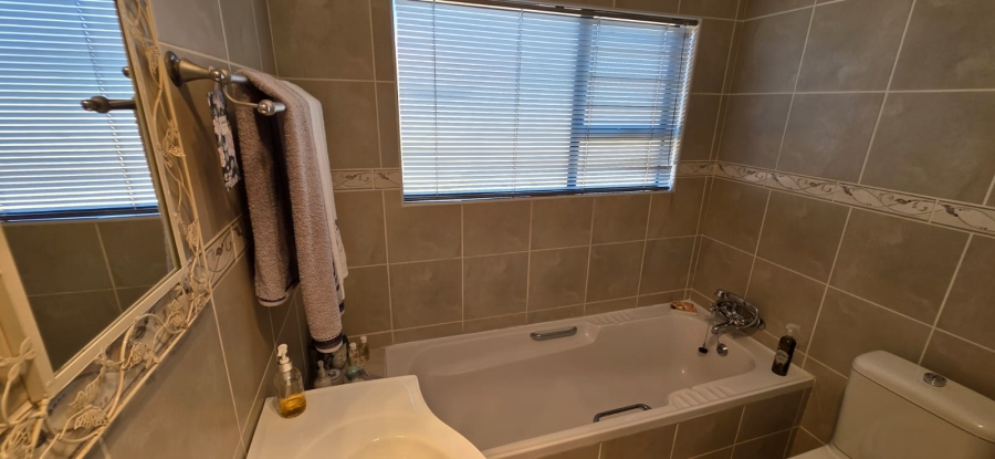 3 Bedroom Property for Sale in Grimbeeck Park North West
